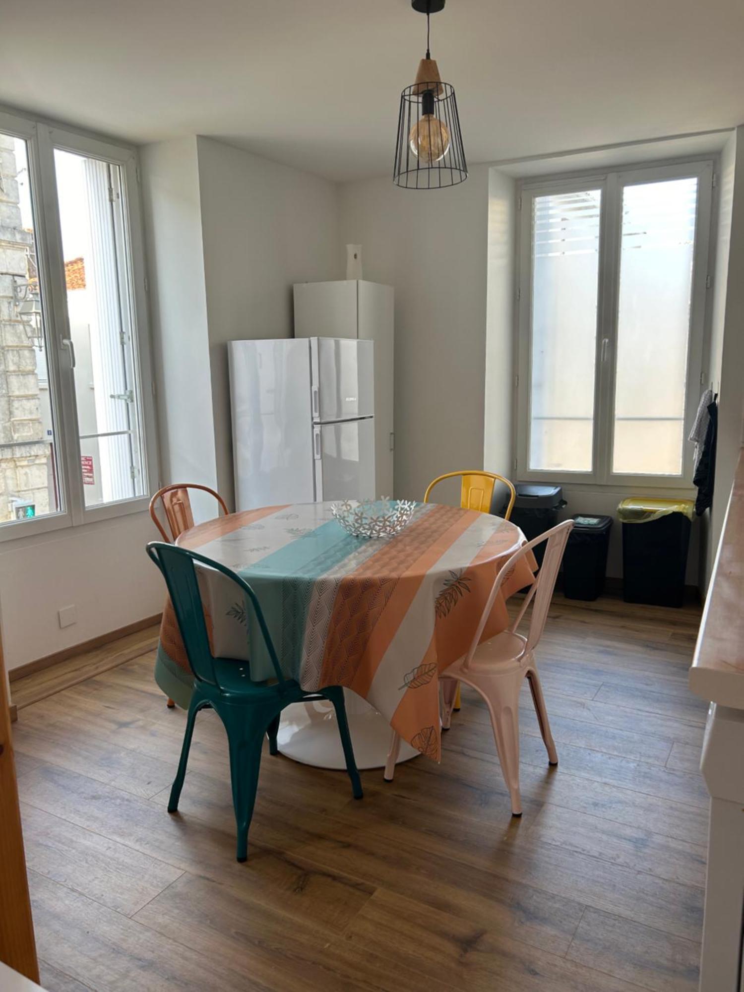 Superbe Duplex Coeur De Ville 3 Etoiles Jonzac Luaran gambar